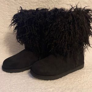 Brand new boots with fur on top